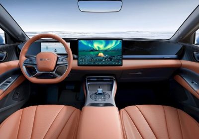BYD mostra gli interni della nuova Seal, nuovo design per battere ancora Tesla