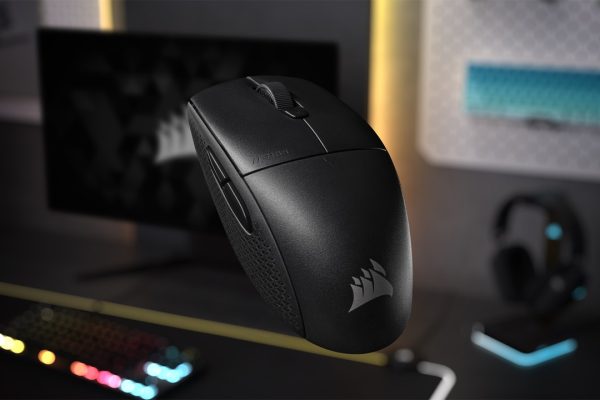 Corsair M55: versatilità e leggerezza per il gaming in mobilità (e non solo)