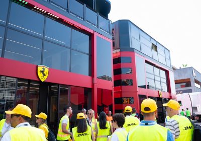DHL e Formula 1: vi sveliamo il viaggio segreto di una città itinerante da 1400 tonnellate