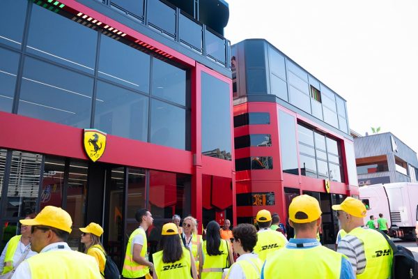 DHL e Formula 1: vi sveliamo il viaggio segreto di una città itinerante da 1400 tonnellate