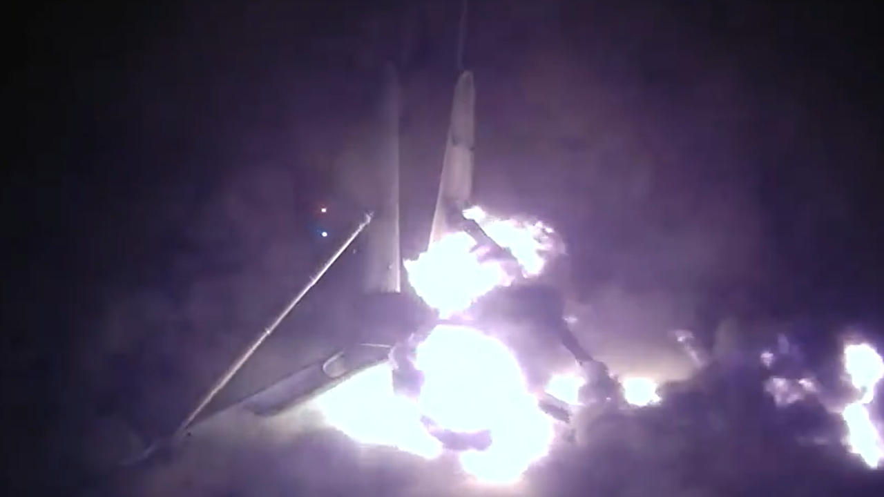 Distrutto il primo stadio un razzo spaziale Falcon 9 di SpaceX dopo il rientro da una missione Starlink