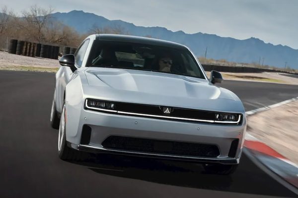 Dodge svela il prezzo della Charger Daytona elettrica, con suono V8 simulato