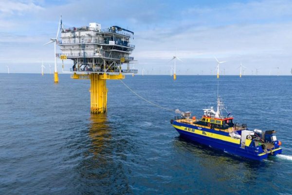 Ecco la prima stazione di ricarica per navi elettriche direttamente in mare, in un parco eolico offshore