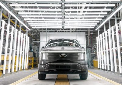 Ford cambia strategia, no al SUV elettrico 7 posti, sì a un nuovo pick-up