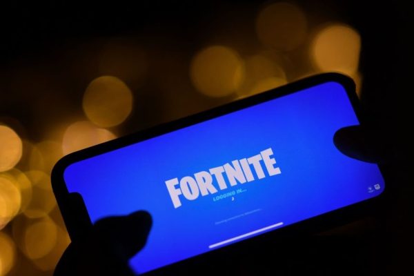 Epic Games, il produttore di Fortnite, lancia la sfida ad Apple