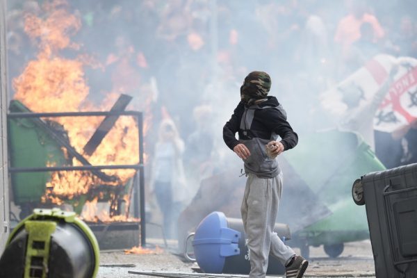 Elon Musk sta gettando benzina sul fuoco delle rivolte nel Regno Unito