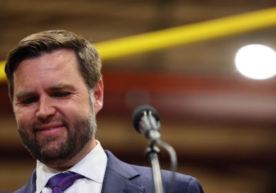 J.D. Vance, il candidato vice di Trump non ha mai fatto sesso con un divano