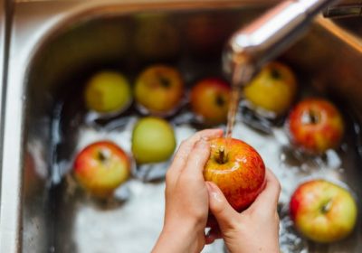 Lavare la frutta potrebbe non bastare a eliminare del tutto i pesticidi
