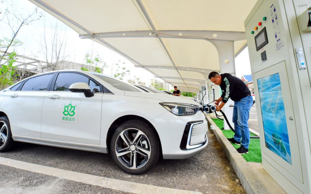 Grande esperimento vehicle-to-grid in Cina: 1.277 auto elettriche restituiscono energia alla rete