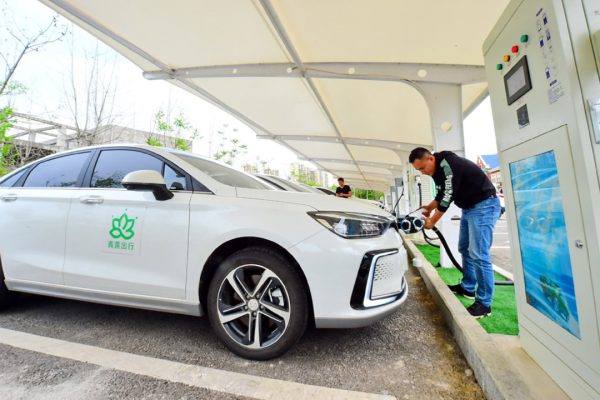 Grande esperimento vehicle-to-grid in Cina: 1.277 auto elettriche restituiscono energia alla rete