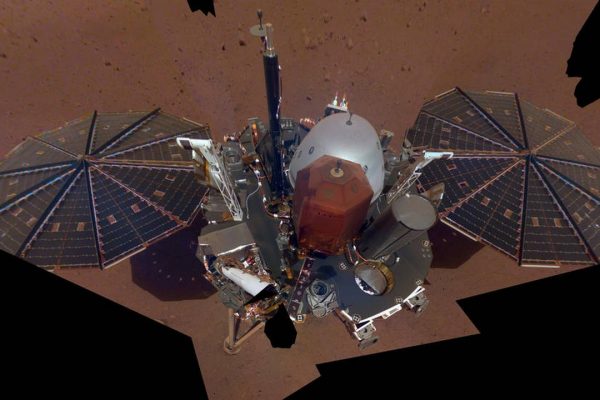 Grandi quantità d'acqua potrebbero essere intrappolate nel sottosuolo di Marte, secondo i dati di NASA InSight