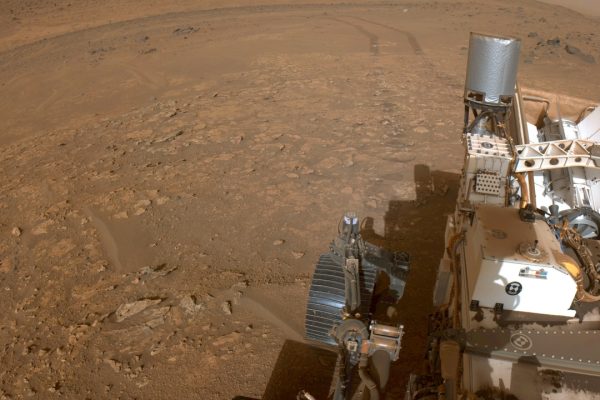 Il rover NASA Perseverance prosegue l'esplorazione dei bordi del cratere Jezero su Marte