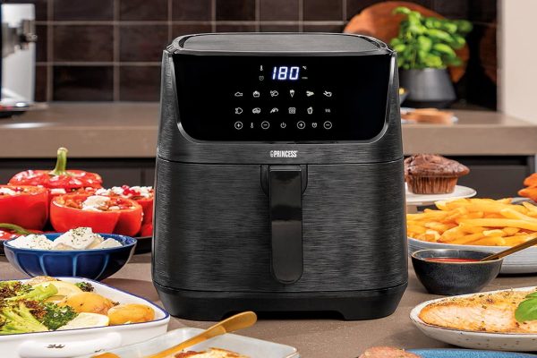 La airfryer Cecotec Bombastik da 6L scende da 99€ a 54€, -45%! Ma attenzione anche alle altre in offerta