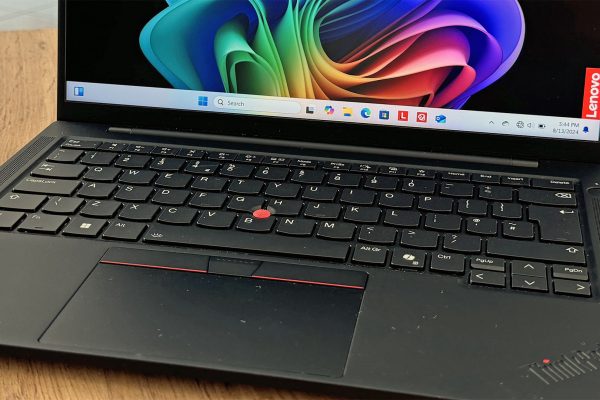 Lenovo ThinkPad T14s Gen 6: Snapdragon X Elite per le aziende
