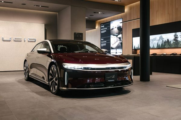 Lucid secondo trimestre, batte le stime e incassa 1,5 miliardi dal fondo PIF saudita