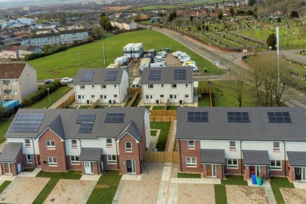 Nel Cantone di Zurigo il fotovoltaico diventa obbligatorio sui tetti di grandi dimensioni. Piano anche per l'accumulo energetico