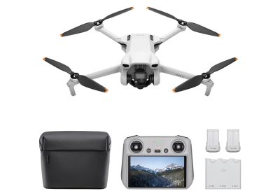 DJI Mini 3 Fly More Combo a 549€ (-34%) e ATOM SE 4K a 249€: non richiedono patentino!
