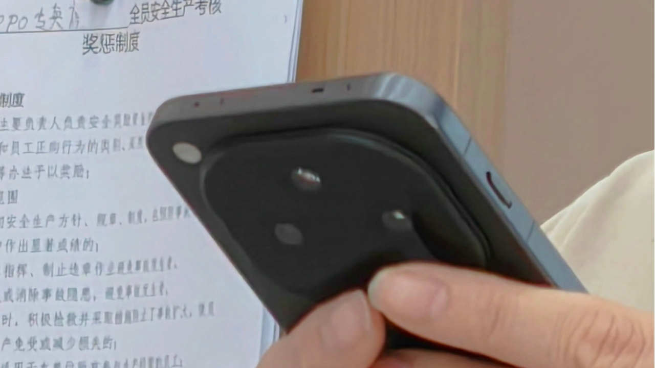 OPPO Find X8 trapela in una foto dal vivo. Ecco il primo sguardo al nuovo design