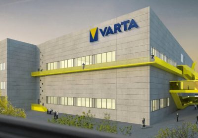 Porsche acquisisce la quota di maggioranza di V4Drive, le batterie per auto elettrificate di Varta