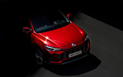 Prima foto della nuova MG ZS, torna elettrica, ma anche ibrida