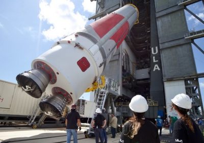 Prosegue l'assemblaggio del razzo ULA Vulcan Centaur CERT-2, non ci sarà lo spazioplano Sierra Space Dream Chaser