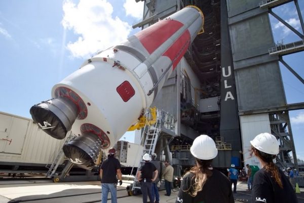 Prosegue l'assemblaggio del razzo ULA Vulcan Centaur CERT-2, non ci sarà lo spazioplano Sierra Space Dream Chaser