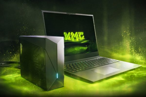 Raffreddare il notebook con un sistema a liquido esterno: l'idea di XMG funziona, ma…