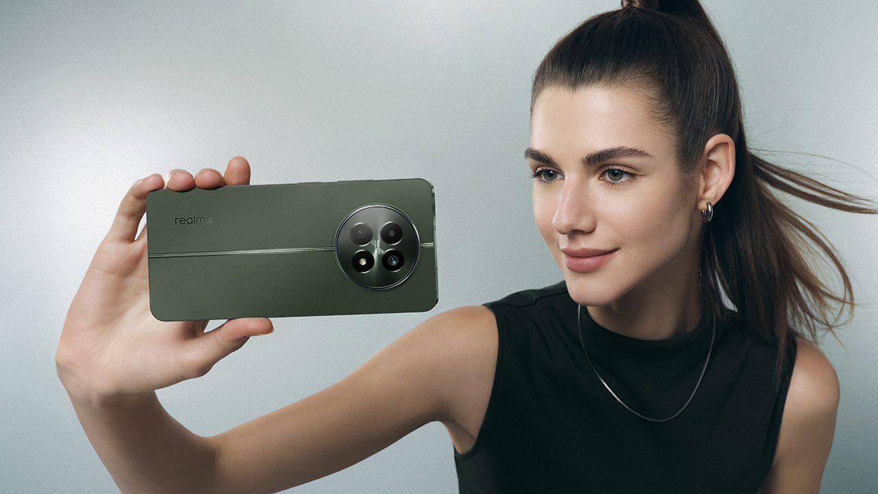 Ricarica rapida a 300W su smartphone: realme pronta al lancio della nuova tecnologia