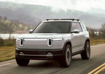 Rivian conferma che R2 avrà la porta di ricarica dal lato giusto per i Tesla Supercharger
