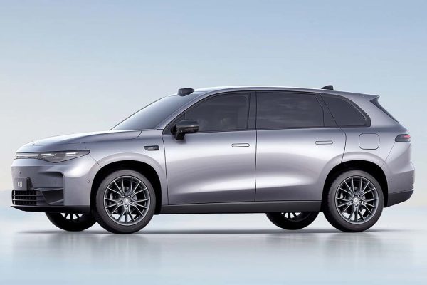 Spuntano i primi giudizi sulla Leapmotor (Stellantis) C10: alta qualità e guida dinamica