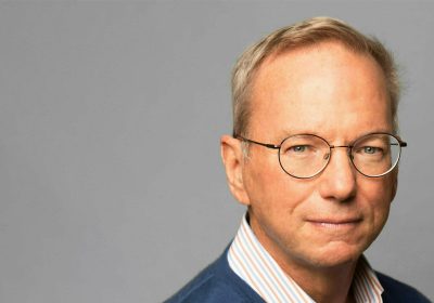 Stakanovismo e AI che rubano: la visione dell'ex-CEO di Google fa discutere (e il video viene rimosso da YouTube)