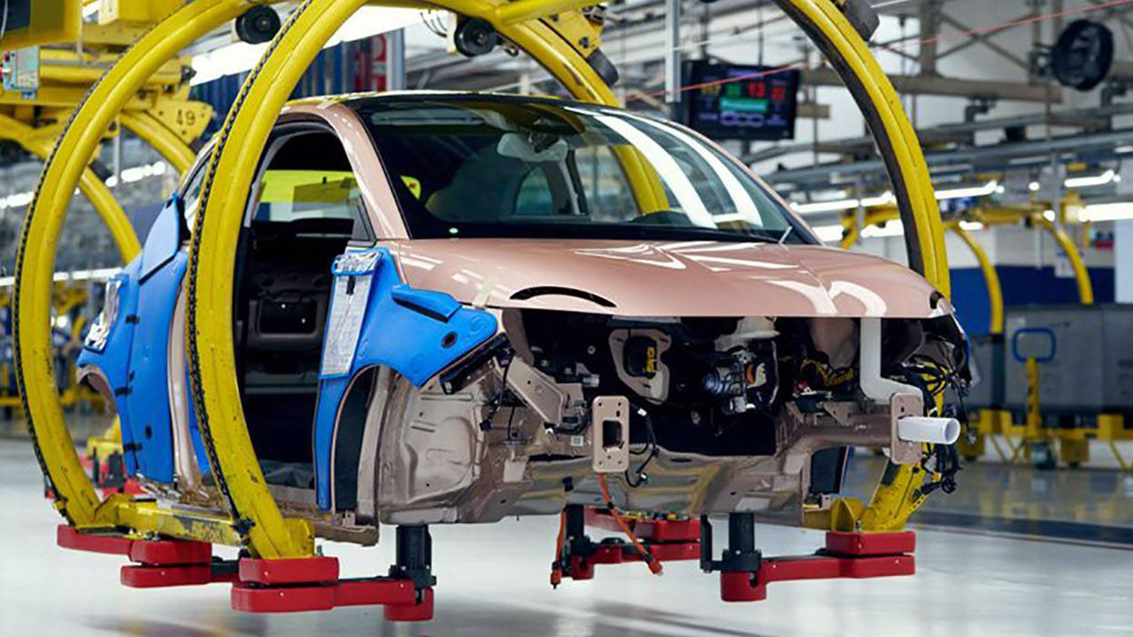 Stellantis, in Italia si rischia il licenziamento di massa in fabbrica e nell'indotto