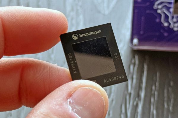 Volete un PC Snapdragon X? Forse meglio aspettare qualche mese, nel 2025 costeranno meno