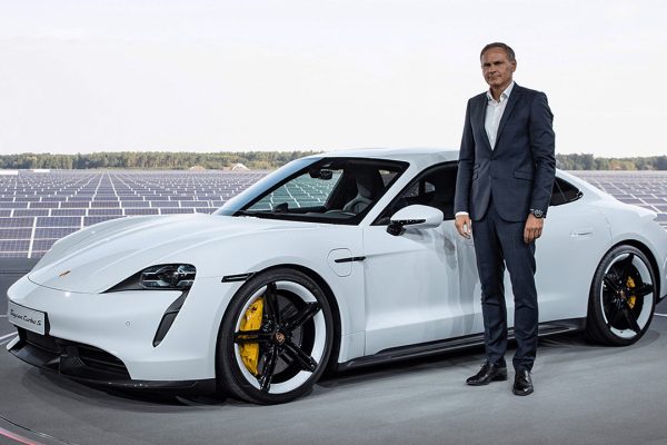 Volkswagen, parla Oliver Blume: "elettrico tecnologia superiore, servono leggi vincolanti"
