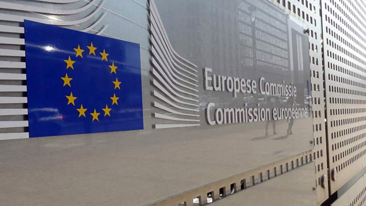 X addestra Grok usando i dati degli utenti europei senza chiedere il permesso: rischio violazione GDPR