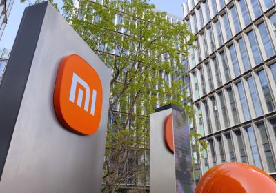 Xiaomi sfida le big tech: smartphone e veicoli elettrici trainano i risultati