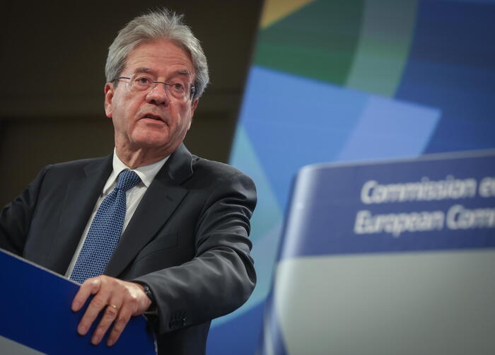 Gentiloni: Le minacce dei social media alle democrazie – Analisi su Web & Social