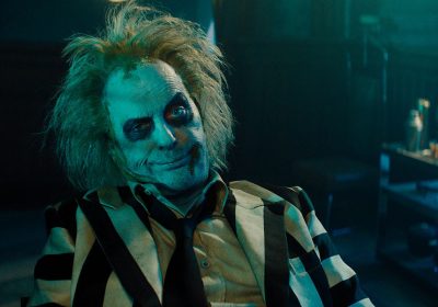 Beetlejuice Beetlejuice riconnette Tim Burton al suo mondo e al suo umorismo