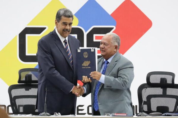 Maduro pronto a qualsiasi cosa per ottenere il riconoscimento della sua rielezione – Web & Social