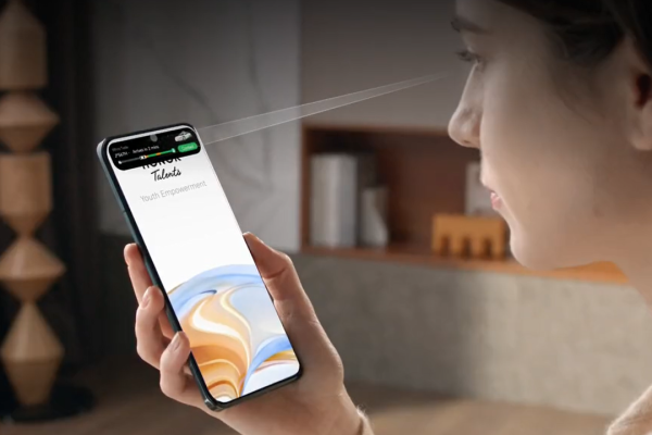 Honor, a fine agosto arriva il controllo dello smartphone con lo sguardo