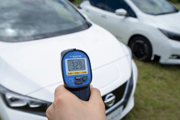 La vernice refrigerante di Nissan che abbassa le temperature nell’abitacolo