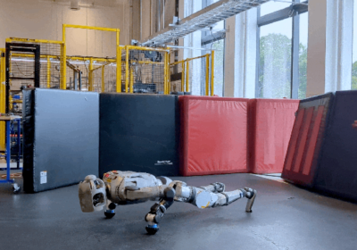 Uno dei robot di Boston Dynamics ora fa anche i piegamenti