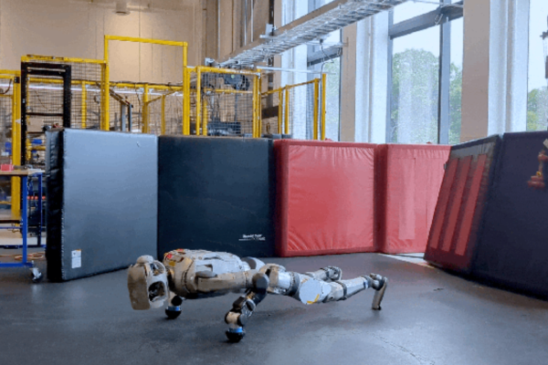 Uno dei robot di Boston Dynamics ora fa anche i piegamenti