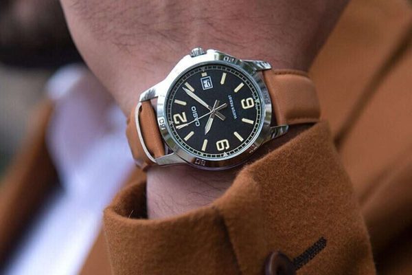 Orologio CASIO con quadrante in acciaio e cinturino in pelle a soli 35€ (CODICE SCONTO)