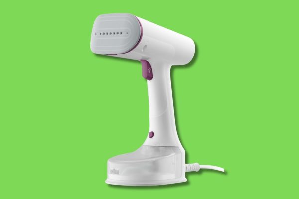 20 stiratori verticali per domare ogni tessuto senza spaccarti la schiena