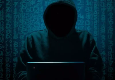 Proteggiti dalle truffe online con Norton 360