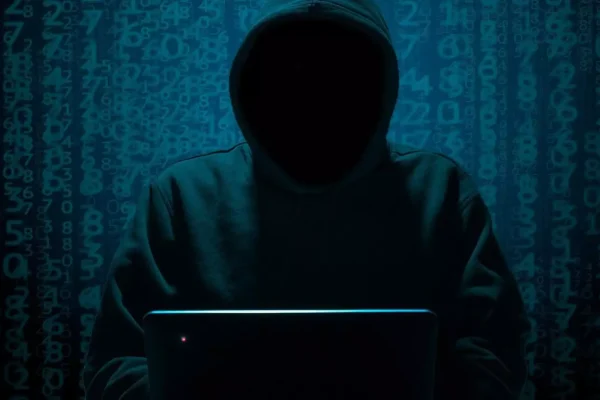 Proteggiti dalle truffe online con Norton 360