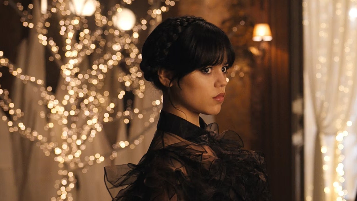 Jenna Ortega è stata bersagliata di foto pedopornografiche generate dall’AI