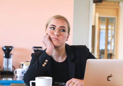 Cos’è il boreout, che colpisce chi si annoia al lavoro