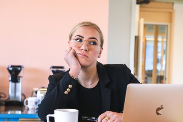 Cos’è il boreout, che colpisce chi si annoia al lavoro
